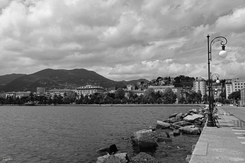 Platform1 Hotel La Spezia Bagian luar foto